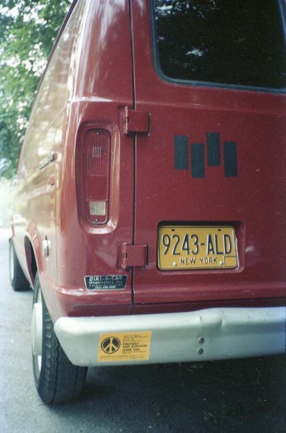 punk_vans's tweet photo. From @antidote_nyhc “Boston Crew heading down to Irving Plaza 11/5/82 in my 1977 Ford Econoline 250. Jake Phelps, Paul Richards, Drew Stone behibd the wheel”
Photos - Stone Films NYC Archives
#bostoncrew #stonefilms #drewstone #boston #irvingplaza #nyc https://t.co/0zqf8aFgDT