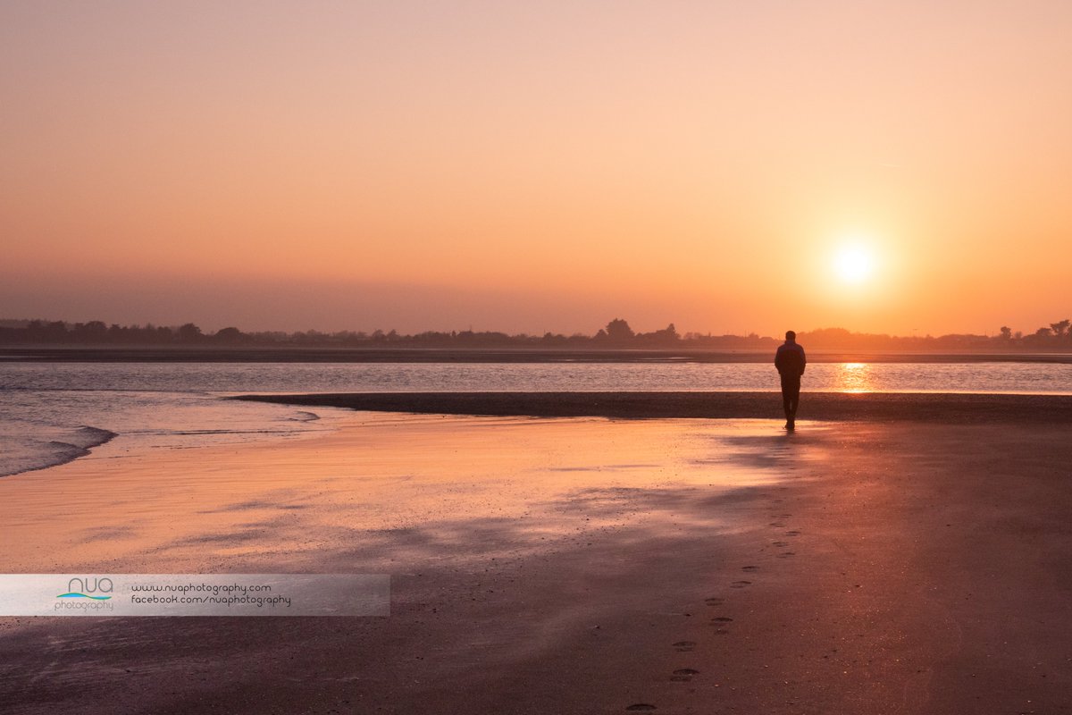 NuaPhoto's tweet photo. Evening commute time, when working from home .... South beach Rush Co Dublin #fingal #InThisTogether #irishweather #rushcodublin #northcodublin https://t.co/Ca81XrvkRg