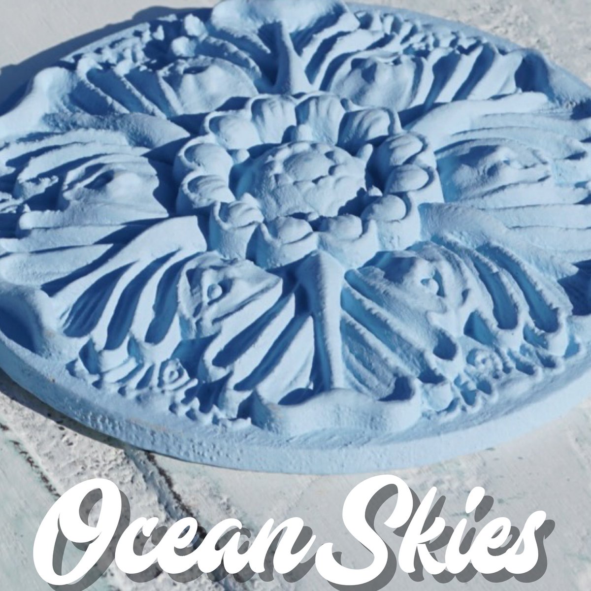 SeaPaints_'s tweet photo. Our new line is here! Here’s our first signature shade https://t.co/Fwky9dGeWz
@KellyClarksonTV 
#kellyclarkson #paint #diylife #mermaidaf #womenowned #craftyaf #create #fastdrying #speedcrafting #craftyadhd https://t.co/pYA4JzuC4R