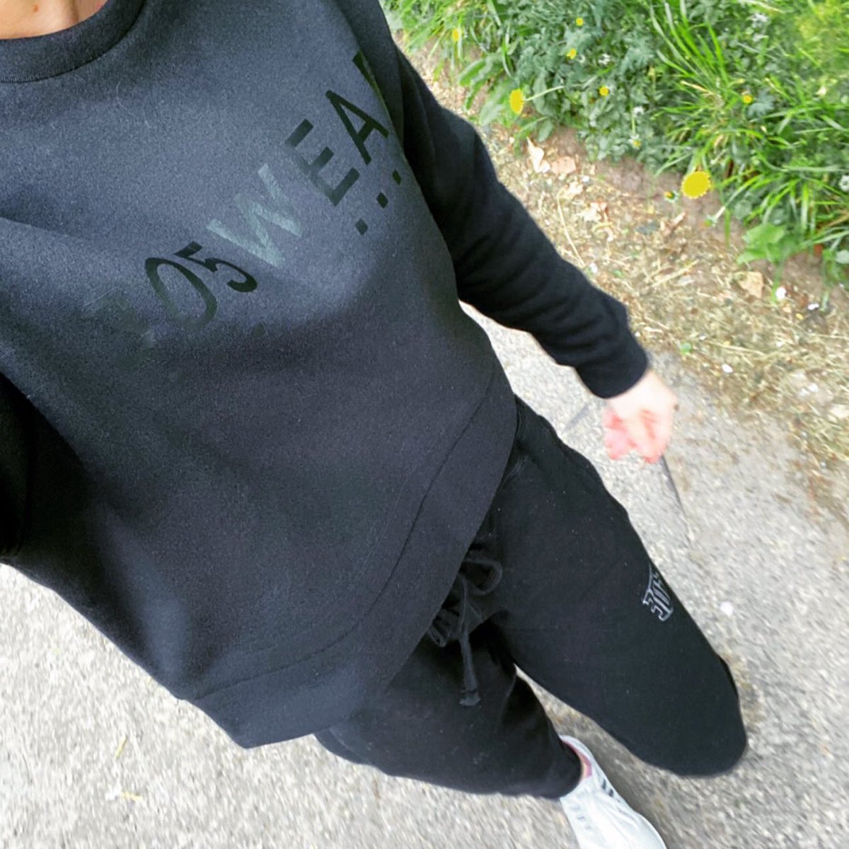 305Wear's tweet photo. Sunny Walks... ☀️ bring on Spring! 🚶♂️🚶♀️
Get your WORDMARK ICON Eclipse Cropped Sweatshirt
https://t.co/YdNgpVrTv9
& combo with SHIELD Pure Slim Fit Jogpants
https://t.co/IgjzltlpXm
#305WEAR #3O5 #PROTECTYOURIMAGE https://t.co/y7OJ4aK3Gk