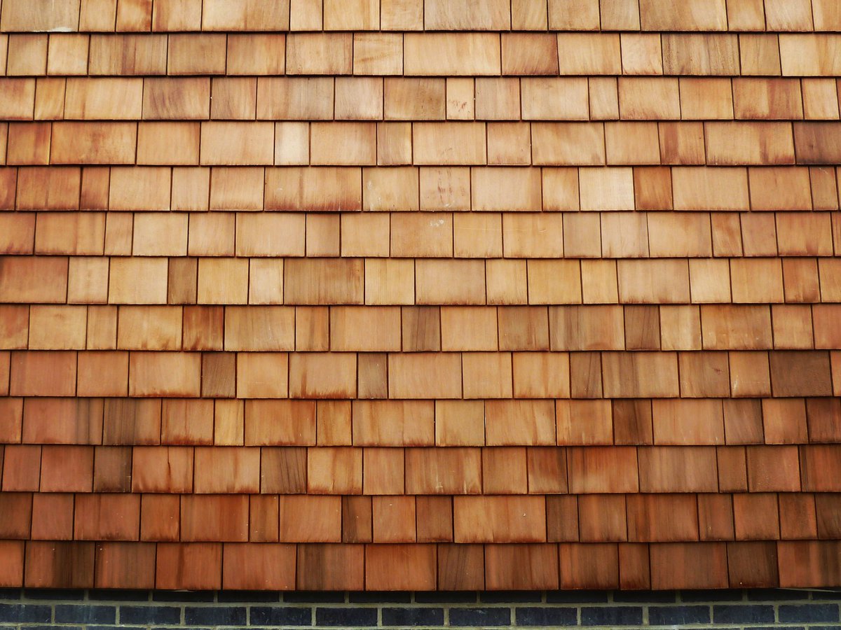 Beautiful #textured #cedarshingles on site @earth_trust last week. Not long until completion...

@agile_homes 
@Agile_DesignUK
#timberarchitecture #naturalmaterials #timberconstruction