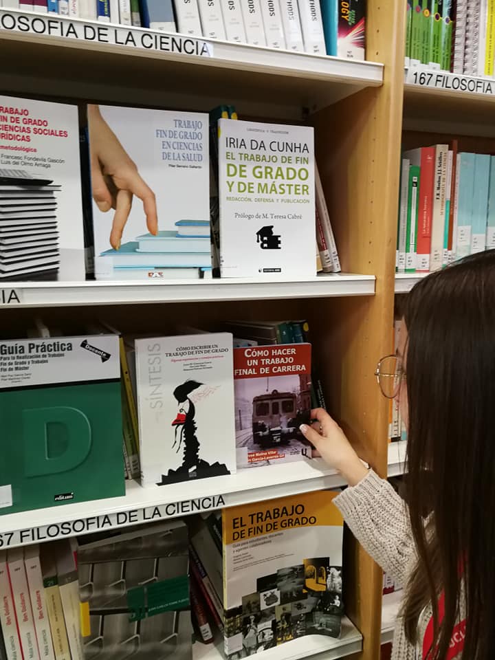 BibliotecaUCLM's tweet photo. Disponemos de bastante material en todos los campus para que puedas enfrentarte en condiciones a tus trabajos de clase, #TFG #TFM

Si tienes alguna duda pregúntanos.

#EstamosParaAyudarte https://t.co/IImlbWP18r
