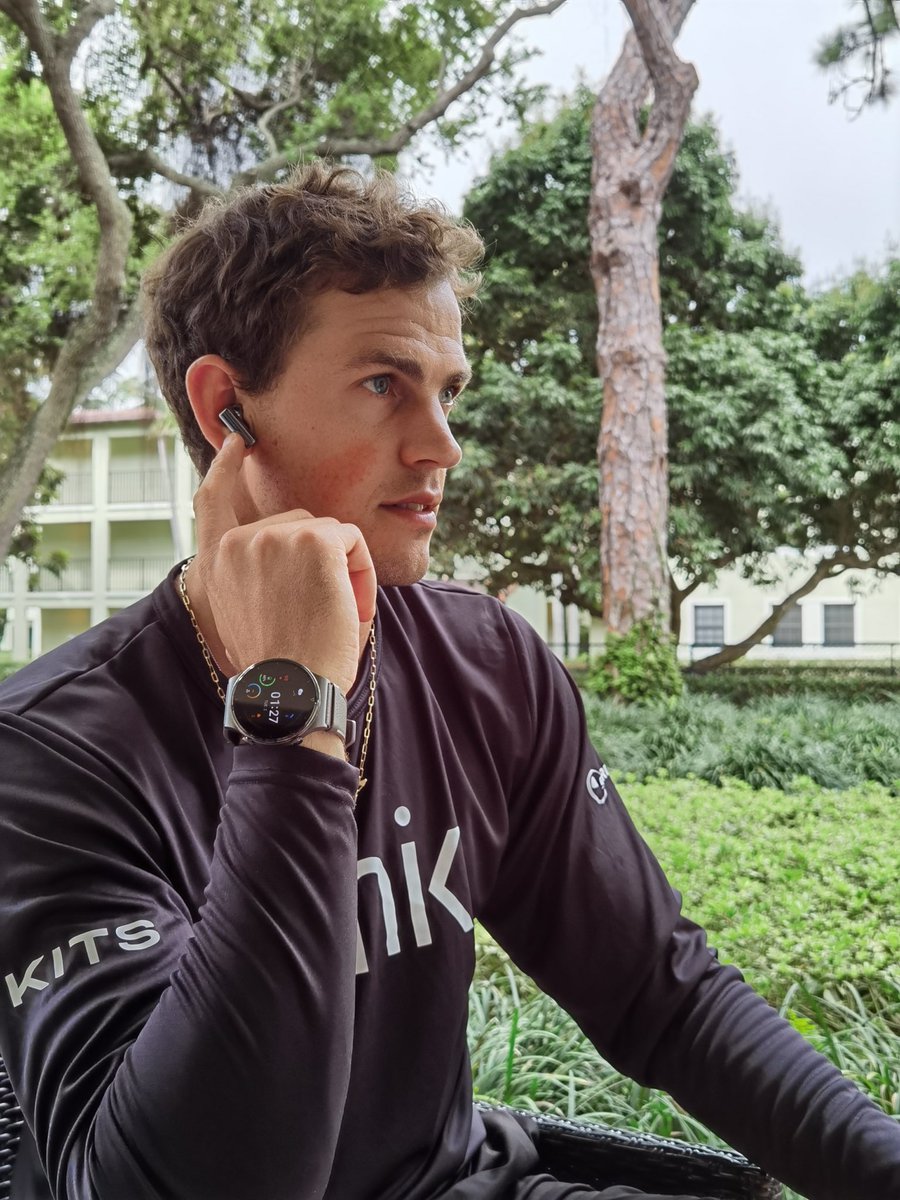 VasekPospisil's tweet photo. Staying healthy & on track. With the active noise cancellation on my #HUAWEIFreebudsPro, I escape distractions & focus on training. With my #HUAWEIWatchGT2Pro’s advanced health tracking, I monitor my HR, SpO2, & stress levels all day. #HuaweiLife #HUAWEI_Partner @huaweimobilecan https://t.co/pfhPsYBnCL