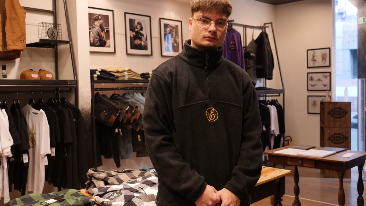 Pour la journée mondiale du compliment, n’oublie pas de dire à ton pote qu'il a un magnifique vêtement L’équipage😎⚓️

(Si pas, no stress : il peut y remédier sur equipage.team 😏)