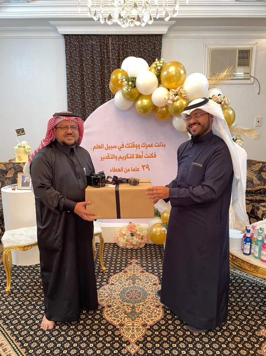 MOHD_Sh20's tweet photo. السلام عليكم ورحمة الله ..
اليوم احتفلنا بوالدي الدكتور مطلق بن محمد آل شايع .. 
بمناسبة تقاعده من العمل بعد 39 عاماً من الخدمة والإبداع . 
ألف مبروك لوالدنا 
وجعل ما قدم في سنين عمله شاهداً له لا عليه .. 
وبارك الله في عمله ورزقه وأطال الله في عمره على طاعته ..
@mutlaqas https://t.co/oPxaZYgGen