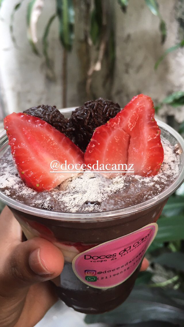 camzztoml's tweet photo. Então gente, vim aqui mostrar algumas fotos do meu trabalho, quem puder curtir e dar rt vai me ajudar muito!! 
Eu vendo:
•Copo da felicidade 
•Brownie 
•Bolo de pote
•Pé de moça 
entre outros doces...

Quem tiver interesse em comprar chama na dm, que passarei informações ❤️ https://t.co/arcnhLi2oz
