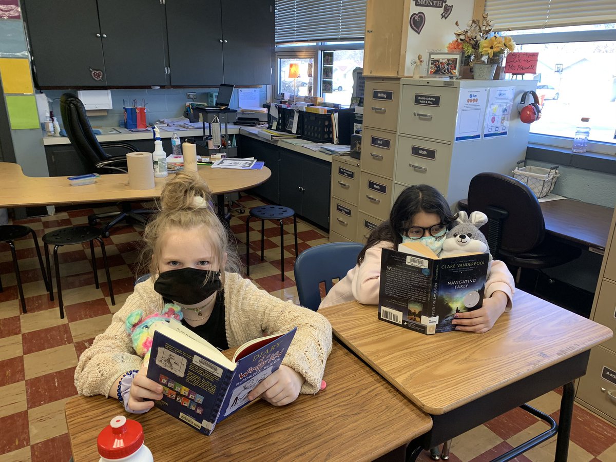 Today is read with a stuffed animal at Bissett #SPSreads #Bobcatsread