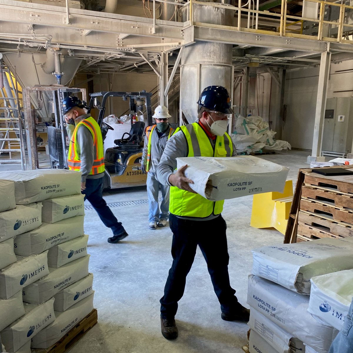 PalletAlliance's tweet photo. (1/2) How do we ensure success? After our team designs pallets to fit your specs, we'll arrive on site to test the redesigned pallets. #PalletAlliance #pallets #palletdesign #palletmanagement #palletprogram #success #palletization #materialhandling https://t.co/X1CrJLS6JN