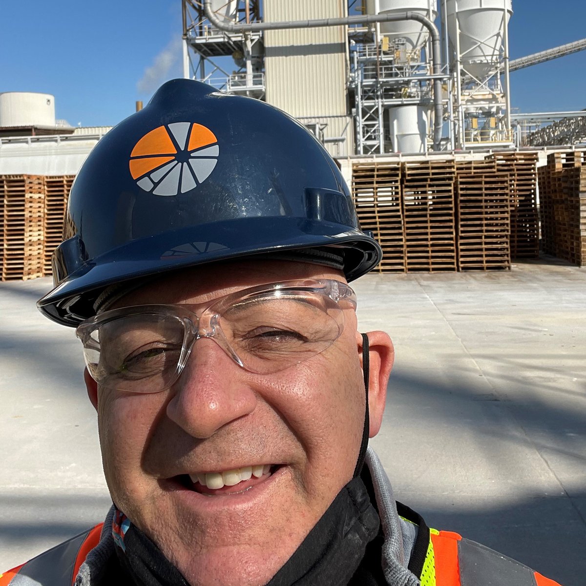PalletAlliance's tweet photo. (1/2) How do we ensure success? After our team designs pallets to fit your specs, we'll arrive on site to test the redesigned pallets. #PalletAlliance #pallets #palletdesign #palletmanagement #palletprogram #success #palletization #materialhandling https://t.co/X1CrJLS6JN