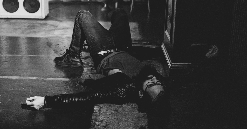 😴 It's only Monday and we're already as tired as <a href="/leandroleonardi/">Leandro Leonardi</a>.ph on the set of the "Show Me Some Violence" video set!

Anyone feel the same?

Not seen the video? Click here: ffm.bio/ph
