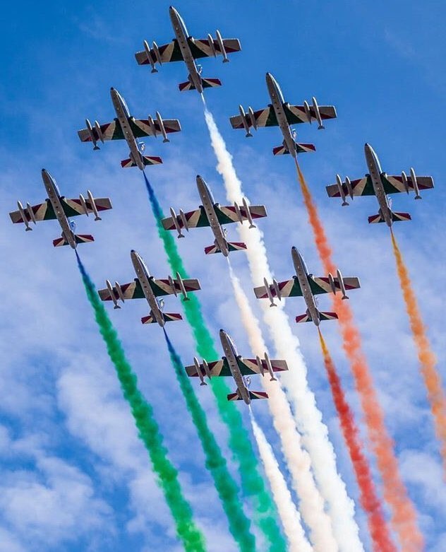 ItalyinLDN's tweet photo. #accaddeoggi #madeinitaly #ispirationalmonday
Icona italiana 🇮🇹 e della @ItalianAirForce 🛩 il 313° Gruppo Addestramento Acrobatico delle @FrecceTricolori  veniva istituito il  1 marzo 1961
 
Per saperne di più ➡️qui 👇
https://t.co/EZutZpVkRk https://t.co/aYY8tw0gTF