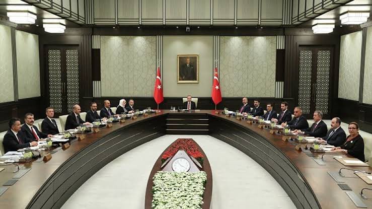 CanTann3's tweet photo. Eğitim bilmiyor, politika bilmiyor , ekonomi bilmiyor...
Yönetemiyorsunuz!

Gelecek savunulur mu, savunduk. Susmadık ama bir şekilde görmezden gelindik, yok sayıldık. Gelecek yok sayılır mı? 

Z kuşağı gelecek, Z kuşağı umut en önemlisi
#ZKuşağıUnutmaz 
#NoticeTurkishStudents https://t.co/xekhJoaxFo