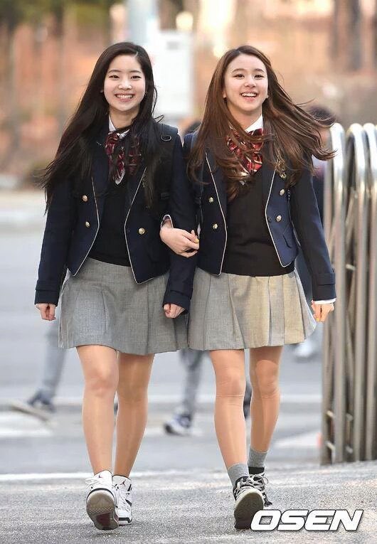 eamochiii's tweet photo. exactly 5 yrs ago today, Chaeyoung started her first day in Hanlim Multi Arts School while Dahyun was already in 3rd grade :") https://t.co/eNLb9SHgFk
