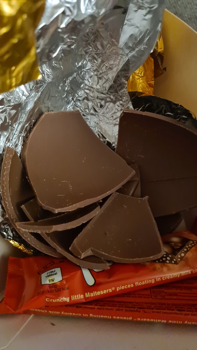 Lauraa_Lou_'s tweet photo. When you're 35 weeks pregnant with a tough pregnancy and all you look forward to is an early Easter Egg... and this is how it arrives in the box @Tesco  @MaltesersUK 💔😫 #sosad #shellshocked #Easter https://t.co/FksVIl1yZu
