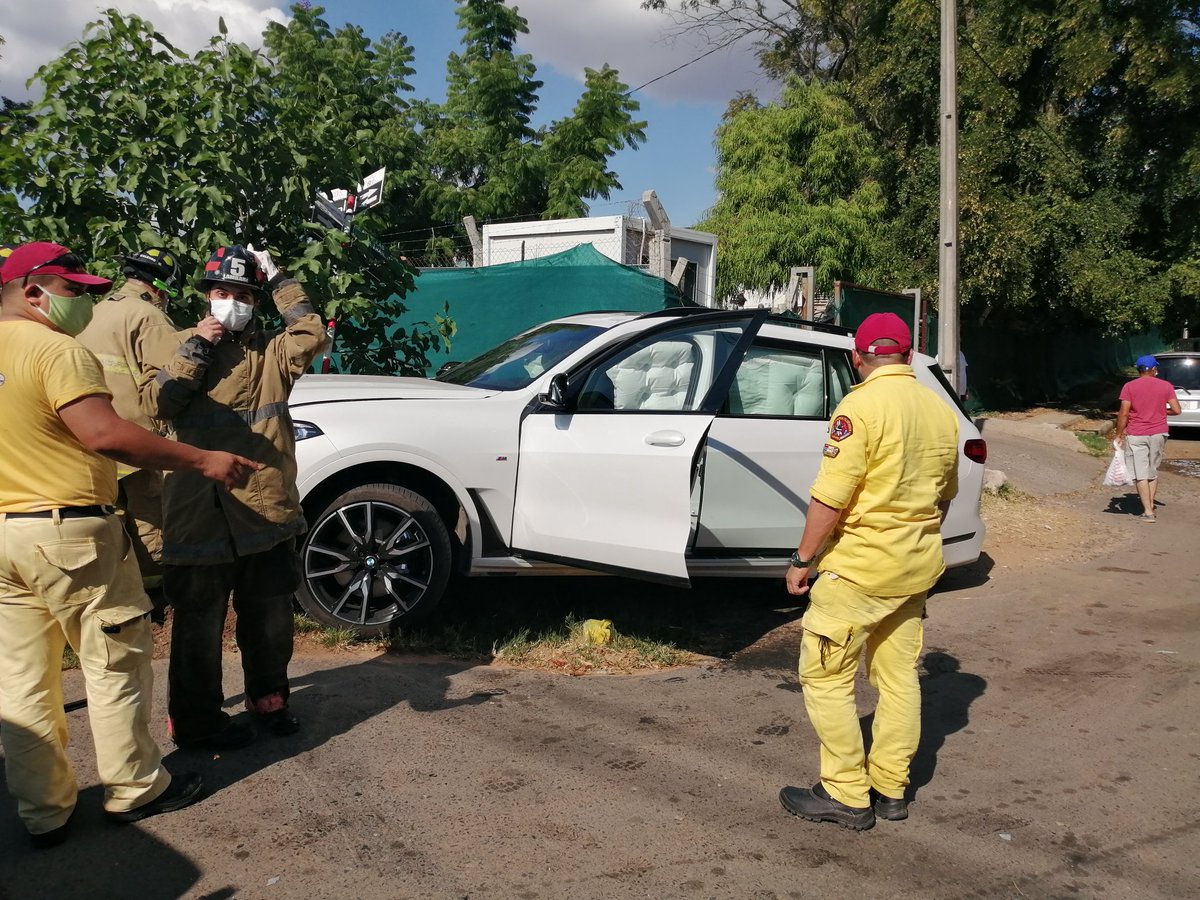 JoseAlberto780's tweet photo. [AHORA] 🔴

Percance vehicular, sobre la Avda. Perón y Chivato, involucra a un vehículo de marca Mercedes Benz y otro BMW. Afortunadamente, el accidente no tuvo ninguna derivación fatal.

@780AM 📻 https://t.co/W3jwIaf8vc