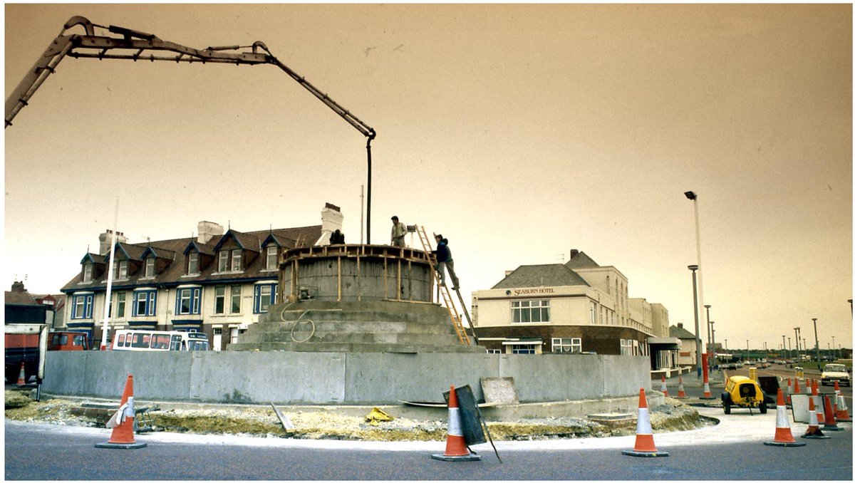 WearsideEchoes's tweet photo. #betterwithbubbles Here’s the construction of the Seaburn Fountain in 1989.... #Sunderland https://t.co/EyUdWAjPc6