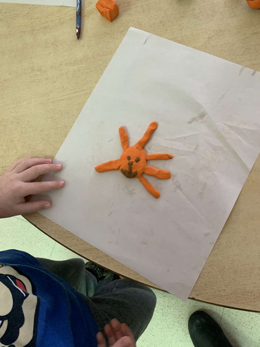 b01kindiefun's tweet photo. In like a Lion out like a Lamb, March weather is unpredictable. Today’s weather came in like a Lion so we created lions with plaster scene. What will tomorrow bring? @HillcrestTigers @madams_missy https://t.co/FjDWBNW1Jp