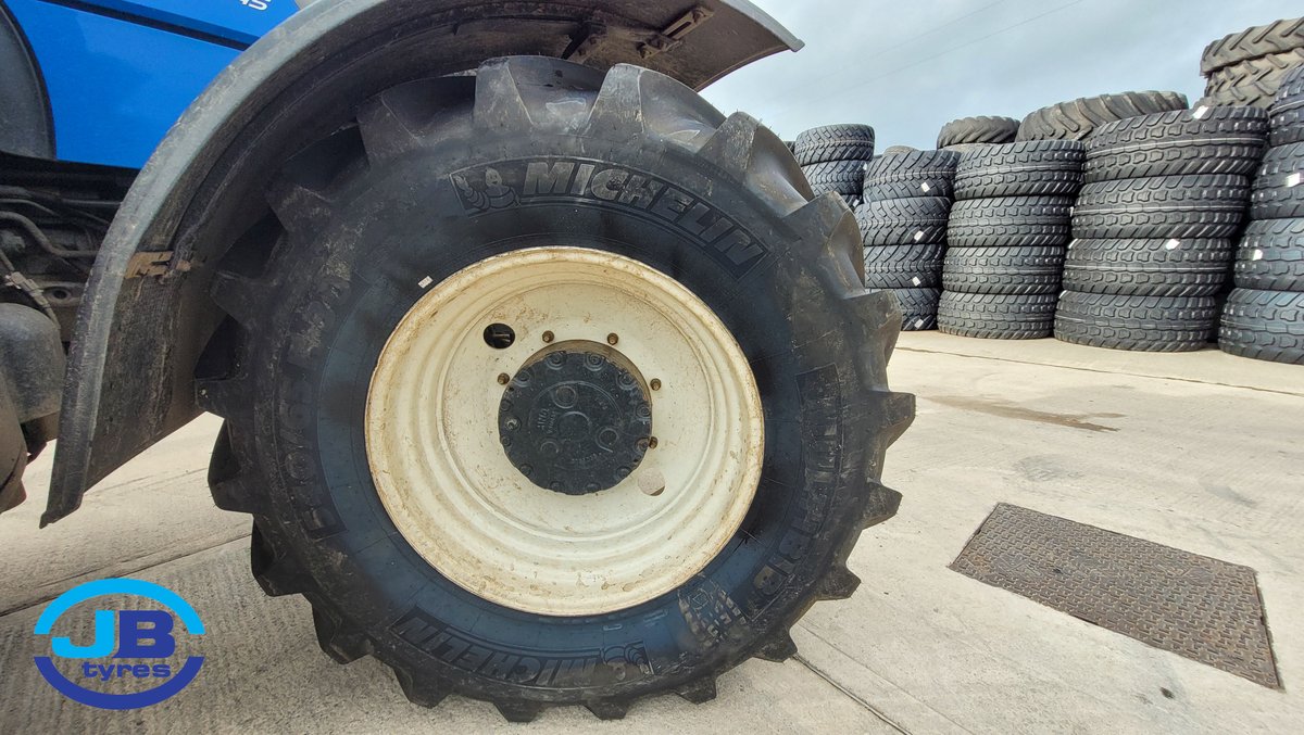 New set of #michelin #multibibs fitted onto this #newholland T7.245 650/65 R42 &amp; 540/65 R30

Give us a call to see how we can help you 028 7964 4128

#jbtyres #michelin #excelagridealer #farming #newboots #tyresolutions #cashbackoffer #agri #agriculture #springwork