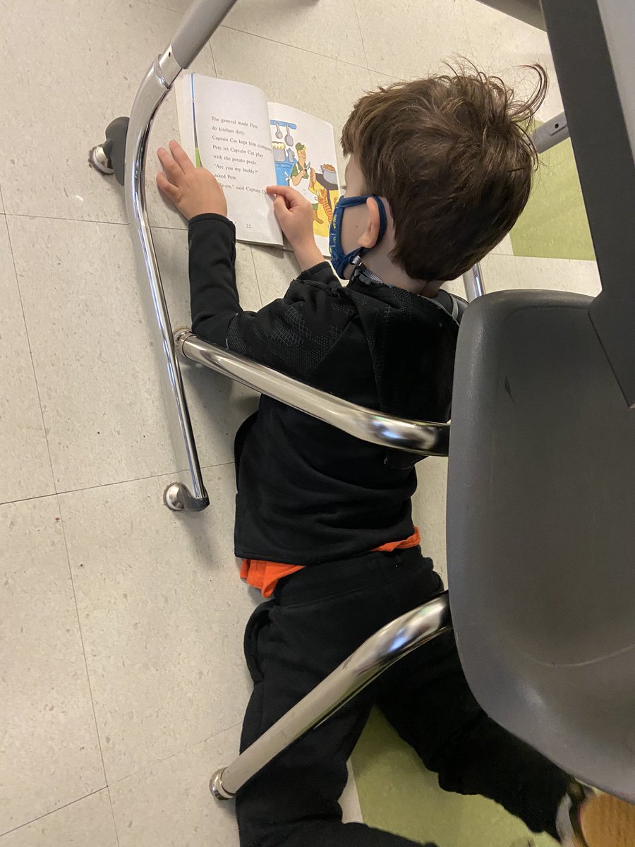 MsCodiCummings's tweet photo. Nothing like snuggling up with a good book @WBE_Library #WBreads https://t.co/YN4fzmVX9u
