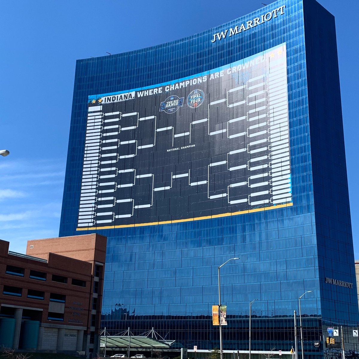 VisitIndiana's tweet photo. It's March. 🏀

This is our 𝑶𝒏𝒆 𝑺𝒉𝒊𝒏𝒊𝒏𝒈 𝑴𝒐𝒎𝒆𝒏𝒕. 

📸 by @rjisbigbird https://t.co/2iYeCL1Gbe