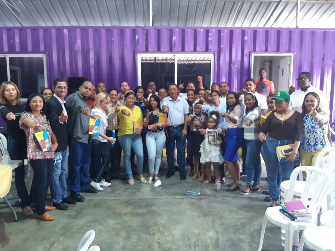 NeuromarkPol's tweet photo. Con entusiasmo, determinación y humildad hemos compartido nuestros conocimientos con diversos sectores de la vida nacional.
Agradecido de Dios por haber puesto mi vida en la ruta de la educación.
#BelarminioRamirez
#GroupRamirezMark https://t.co/NTaIJf6RsG