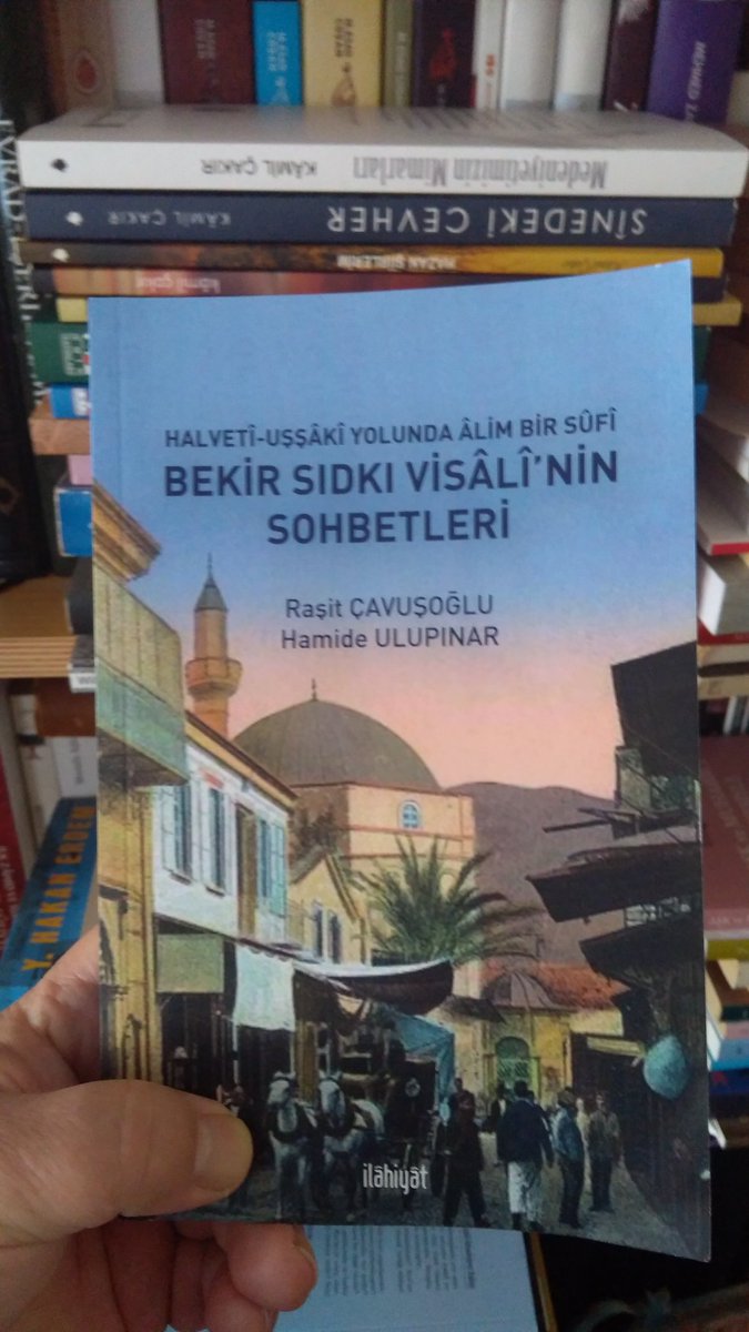 Günün hediyesi İzmir'den, Raşit Çavuşoğlu'ndan geldi. 

İzmir'in ilim ve irfan hayatına dair son dönemlerde güzel çalışmalar yapılıyor. Bu çalışmalara Mehmet Demirci hocamız öncülük etti. Onu takip eden genç meslektaşlarımız bu meyanda güzel araştırmalar yapıyor. Tebrik ederim.