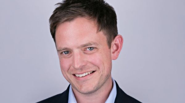 SpeakerWorld's tweet photo. Build your confidence in the spotlight. Reserve your place on "Lights. Camera. Action!", a virtual talk with @dominiccolenso, actor and #communications expert, on the 3rd of March 2021. https://t.co/q7nj09aArx #SALiveTalks #Creativity
@gilardoni_diego @peteanderton @thimon https://t.co/94IxU08SOj
