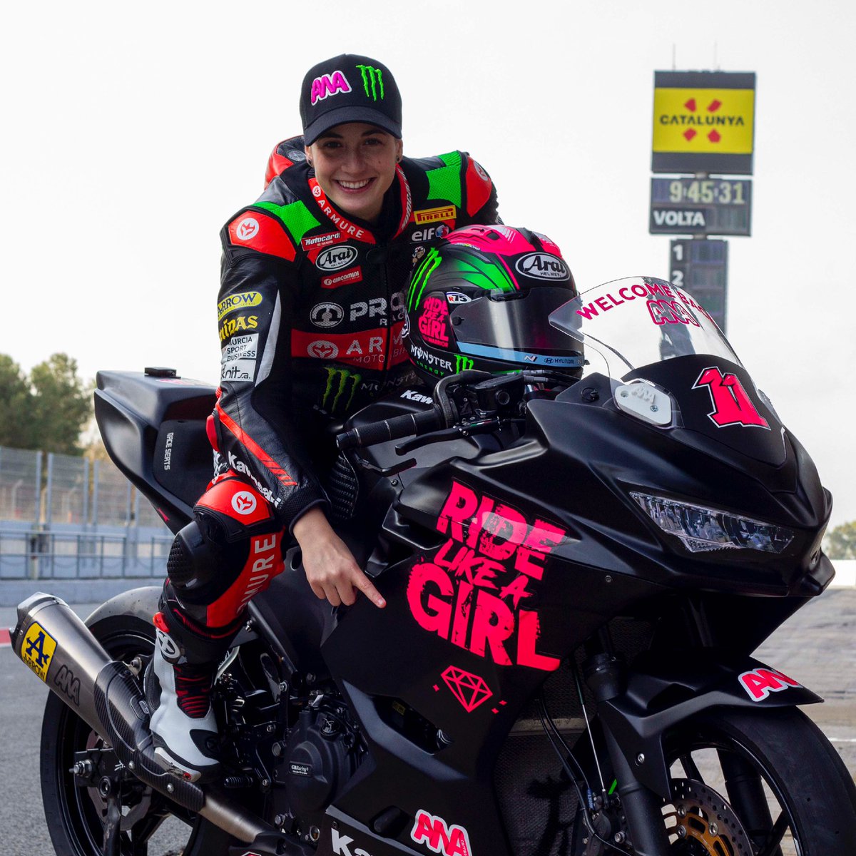 AnaCarrasco_22's tweet image. RIDE LIKE A GIRL.💎