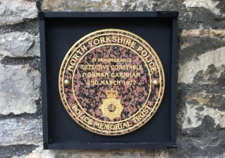 tpmt_org's tweet photo. Today we remember TDC Norman Garnham who was murdered in 1977. Whilst off duty he stopped a man who produced a knife & stabbed him. We unveiled our memorial to his service & sacrifice in Richmond Yorks #HonouringThoseWhoServe #PoliceMemorials #PoliceFamily @NYorksPolice @NYPFJBB https://t.co/UElzOcMQKd