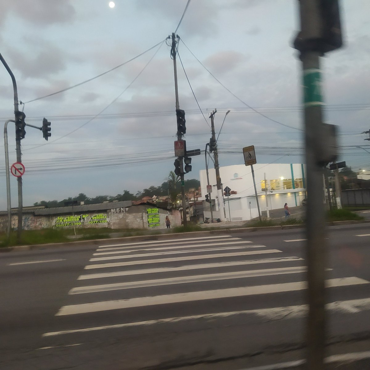 spespanhol's tweet photo. @CETSP_ Até quando vocês deixarão quebrado os semáforos da Av. Teotônio Vilela? Descaso total! https://t.co/qLshYoLGxn
