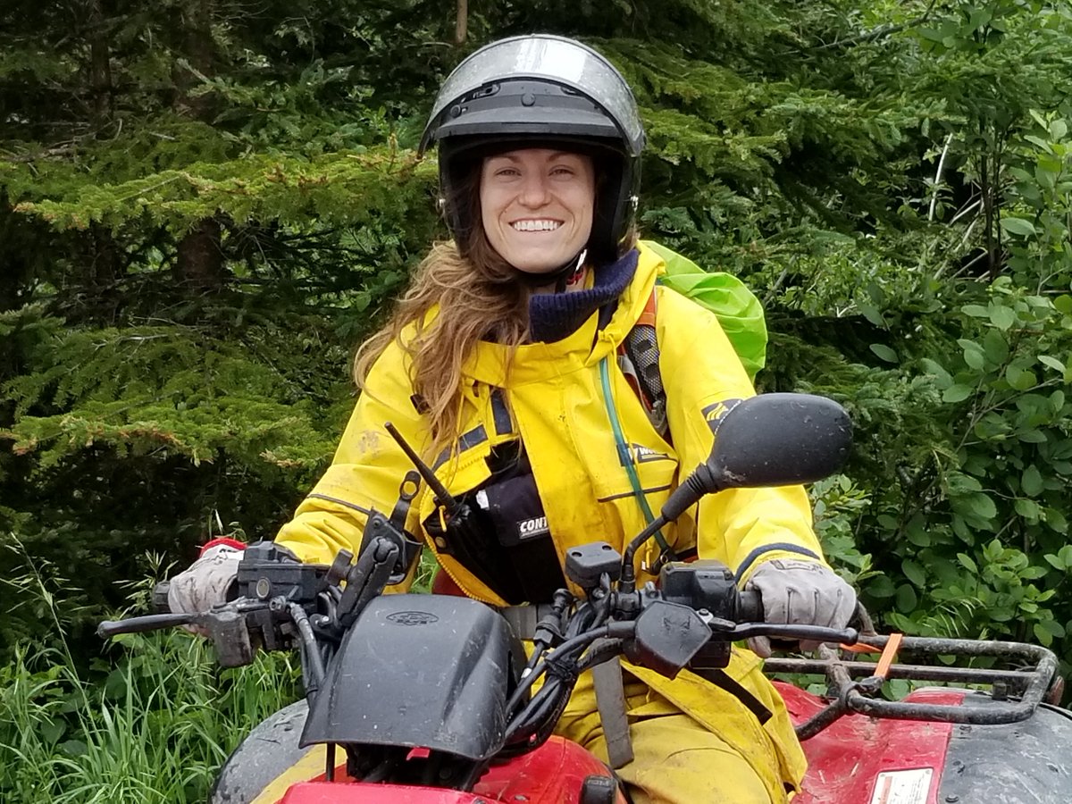 ParcsCanada's tweet photo. « J’ai la chance d’apprendre et de grandir en tant que biologiste dans l’un de mes endroits préférés au monde, avec des collègues passionnés et expérimentés. » 🌿🦋🐢 - Chloé, technicienne de la gestion des ressources à #PNForillon #FemmesenSTIM https://t.co/Pqs709yMtu