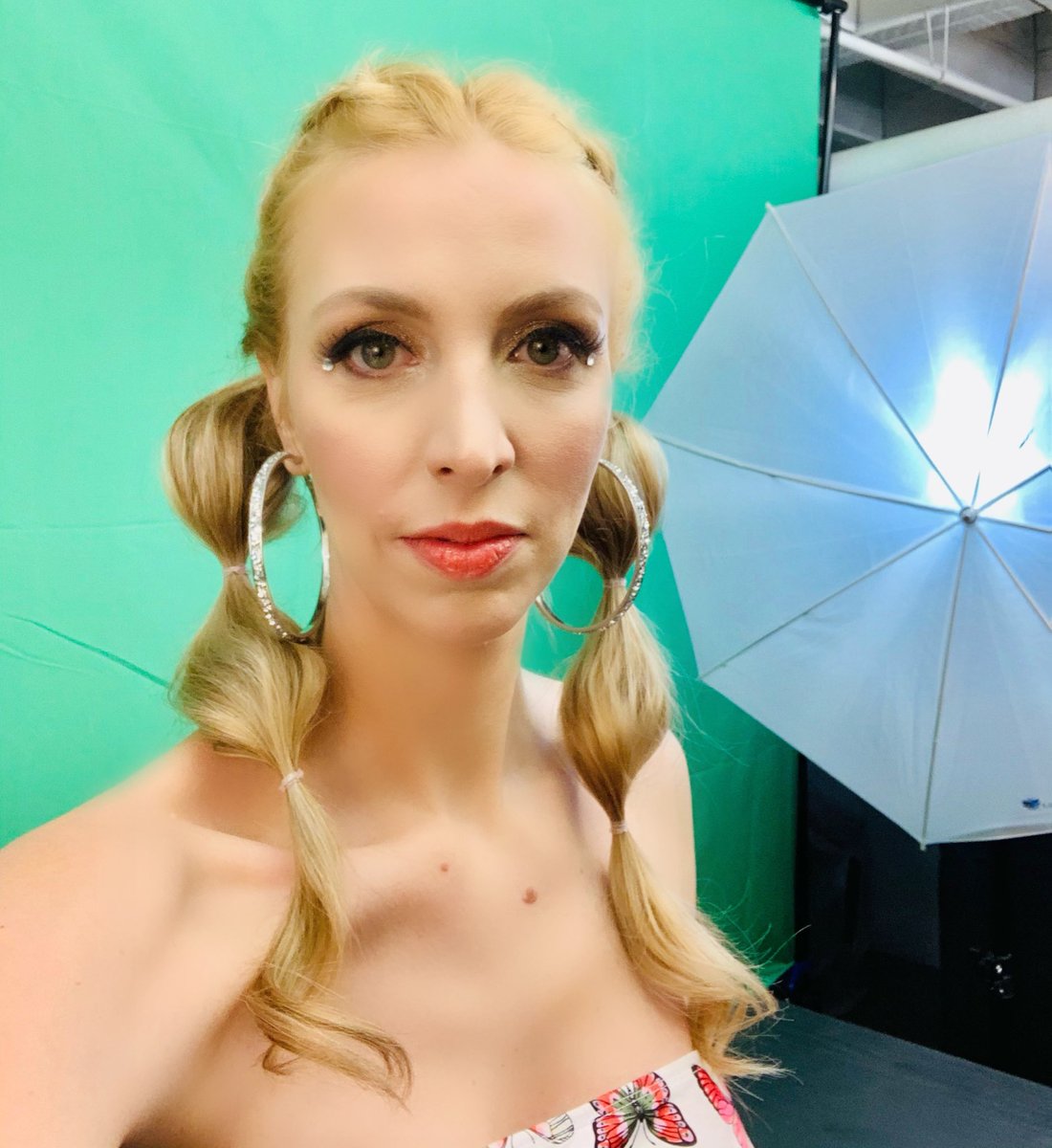 SimonettaLein's tweet image. “The big lesson in life is never be scared of anyone or anything.”