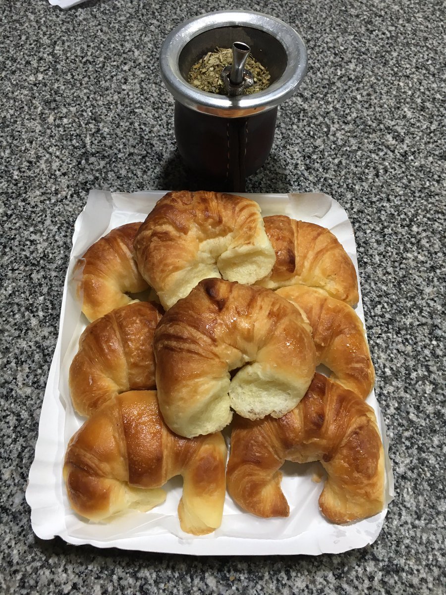 DanteOpito's tweet photo. #OpoTips para sobrellevar las abundantes ingestas del confinamiento
Si salen a caminar 45 minutos todos los días en ayunas...
A ritmo constante
Parejo y a pie firme
Con calzado y ropa cómoda
No les va a servir para una mi*rda, pero van a desayunar medialunas y mate sin culpa https://t.co/shjFFlAdVf