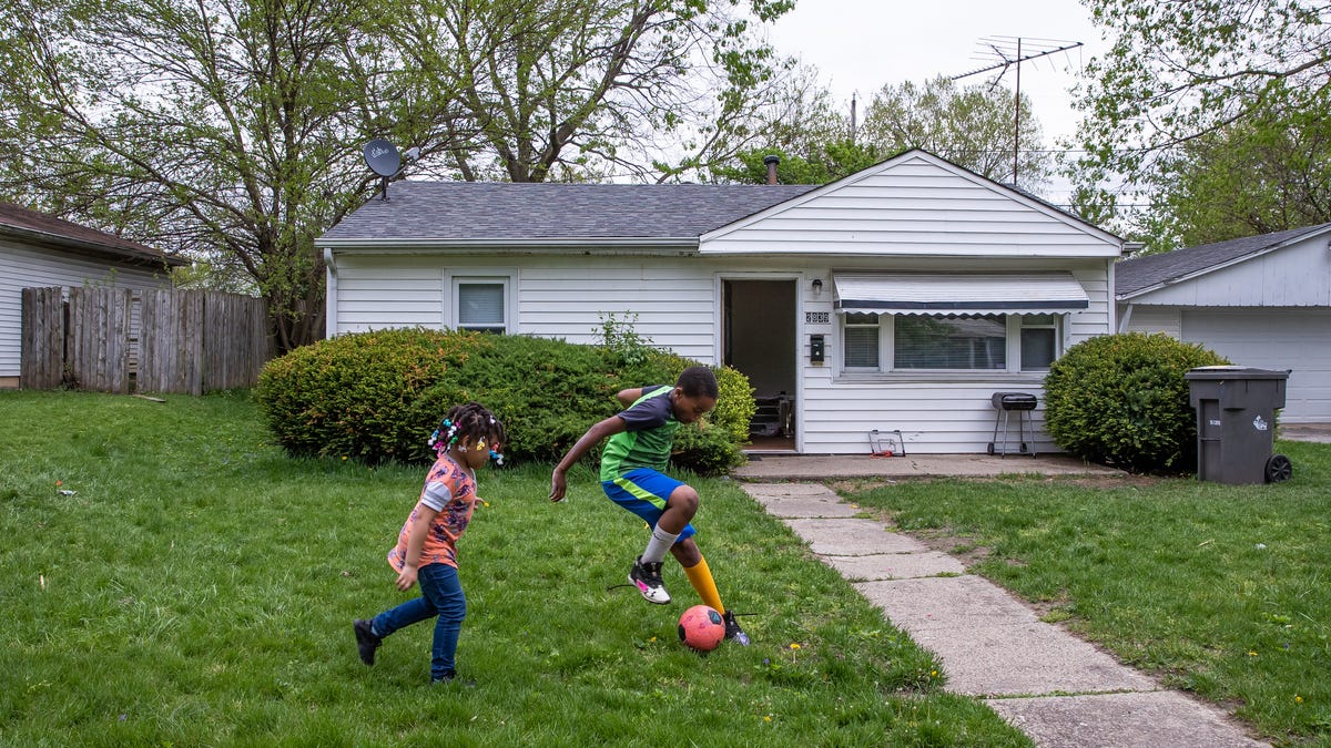 Don't read this story. Watch the documentary, and believe the story of kids on 38th Street dlvr.it/RtmHv6