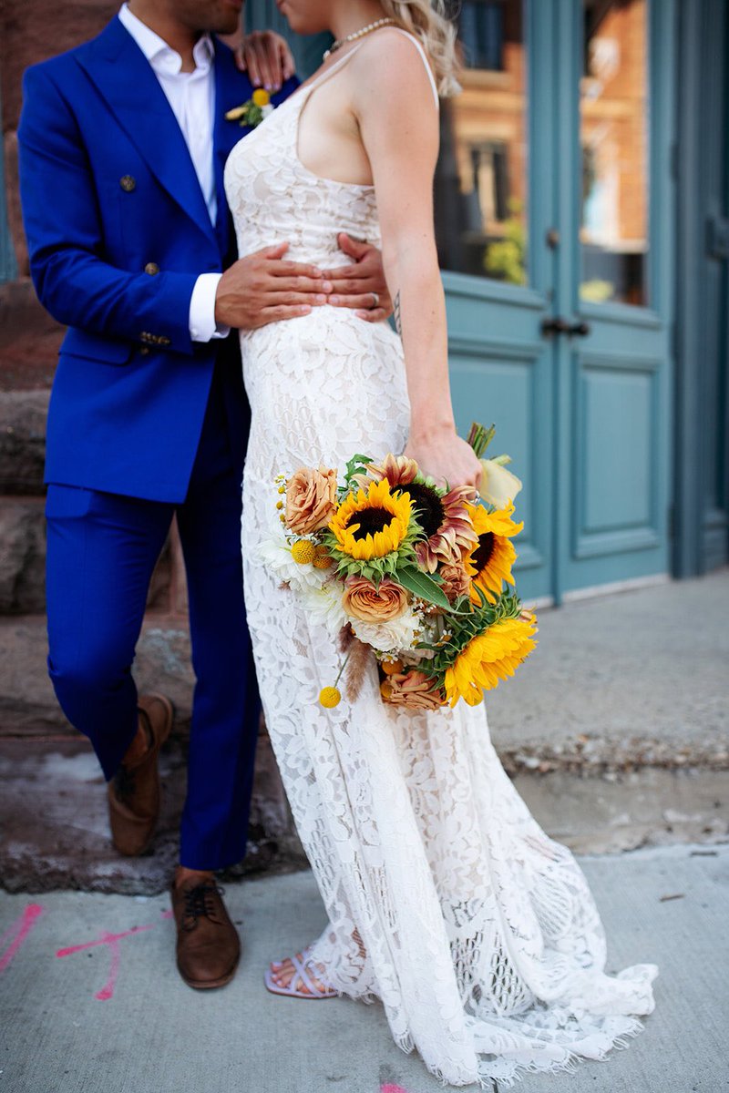 WeddingbellsMag's tweet photo. A pop-up wedding is a fab idea any day but especially in 2021 💒 Here’s where you can sign on for one across Canada: https://t.co/mN2Ct3Po77 https://t.co/JWexowXSPq