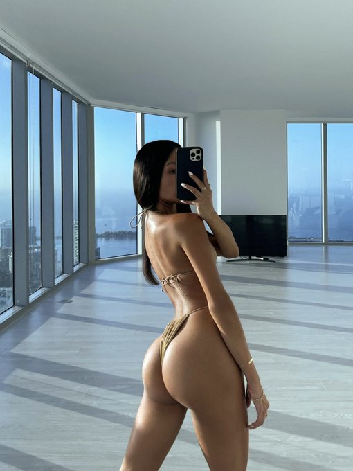 Do you like my bikini? 🤎 https://t.co/6F6xV8PY4u