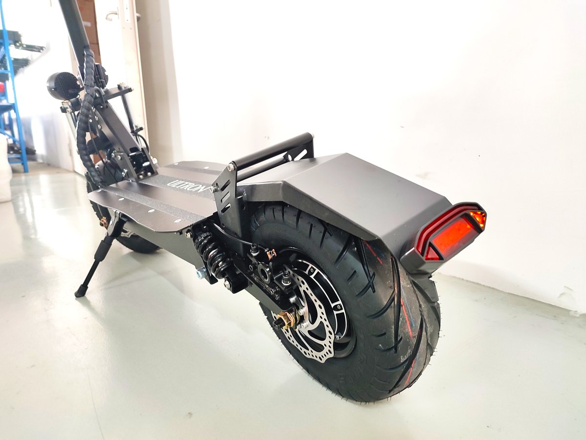 ScooterUltron's tweet photo. Ultron upgrade product is coming 👏
T11 PLUS
Equipped with Oil front suspension, 2*1600w motor, 30A battery. 
Two headlights and turn signals have been added! 🥳
What's more amazing is its 13-inch tires.😍
How cool it is!😎 #electricscooter #electricscooters #escooter #electronic https://t.co/i21J0C5ISw