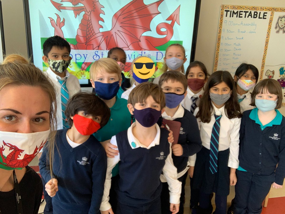 BISCLPYear3's tweet photo. Dydd Gwyl Dewi Hapus (Happy St David’s Day) from the #MagicalMacaws 🏴󠁧󠁢󠁷󠁬󠁳󠁿🌼 @BISCLincolnPark https://t.co/oi4FxTosip