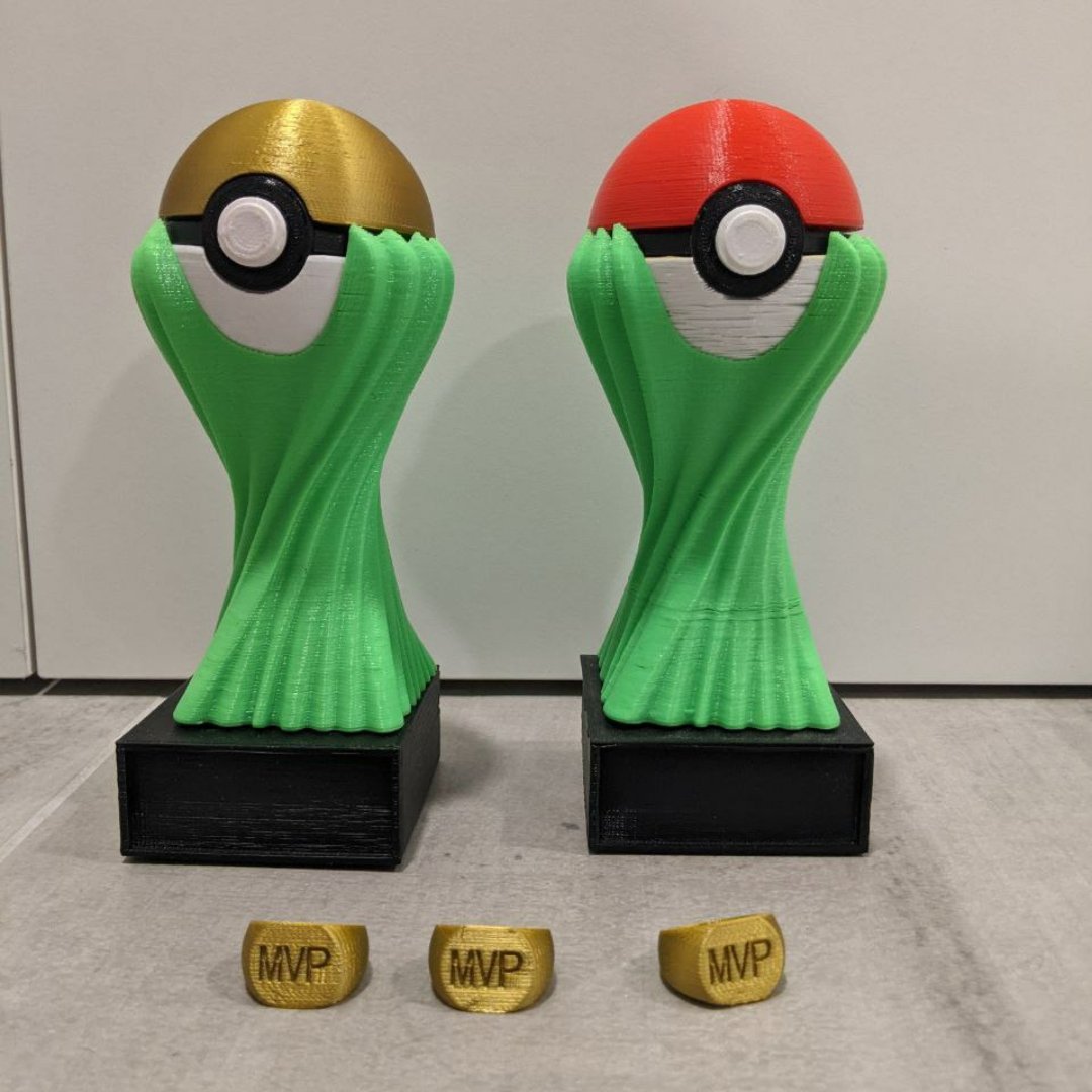 LigaSaeo's tweet photo. Por si alguien no estuvo en los Streams, aqui podeis ver las Copas para los equipos ganadores y los anillos de MVP.
#PokemonGo #GOBattle #SAEO #PokeGoPvP #GoBatlleLeague https://t.co/fs0nvUVfhY