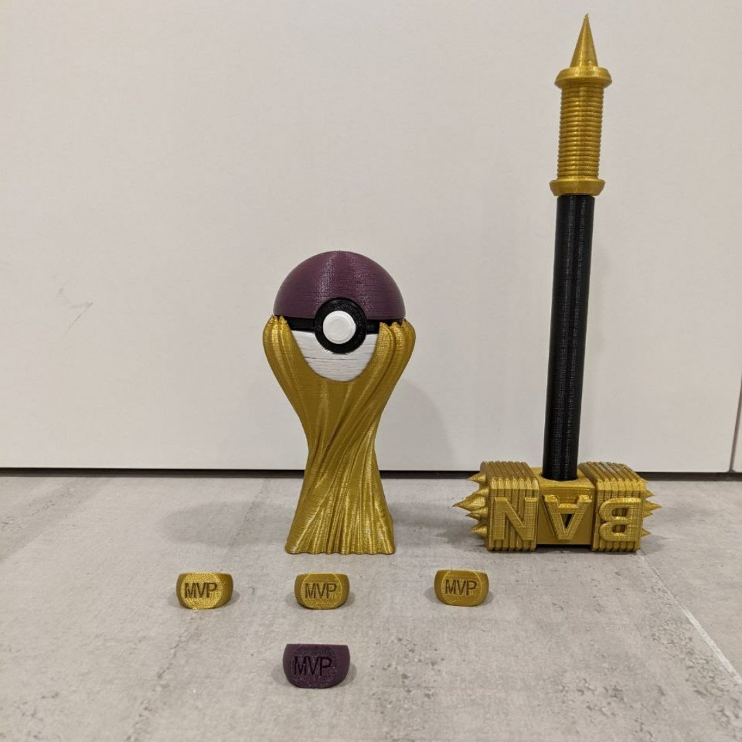 LigaSaeo's tweet photo. Por si alguien no estuvo en los Streams, aqui podeis ver las Copas para los equipos ganadores y los anillos de MVP.
#PokemonGo #GOBattle #SAEO #PokeGoPvP #GoBatlleLeague https://t.co/fs0nvUVfhY