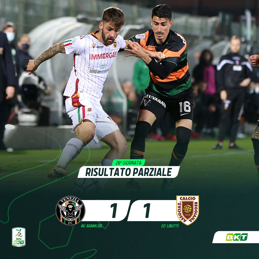 Lega_B's tweet photo. ⏸️☕ Arriva la fine del 1° tempo al Penzo! Al momento il risultato è di 1-1 tra @VeneziaFC_IT e #ACReggiana: al bellissimo gol di #Libutti , ha risposto la freddezza dal dischetto di #Aramu. Partita in bilico, sarà un secondo tempo senza dubbio combattuto. #SerieBKT #VENREG https://t.co/V5uptFrCjU