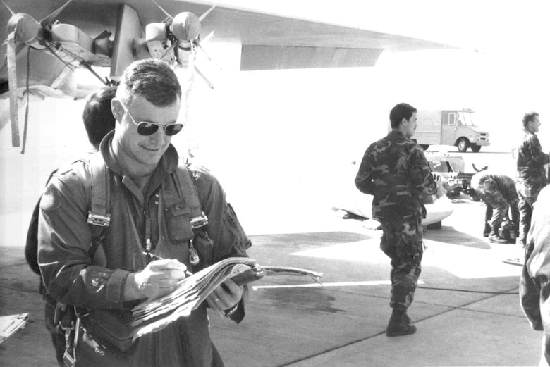 TeamEglin's tweet photo. #DYK It's the 30th anniversary of Operation Desert Storm. Col Rick Parsons, 33rd Tactical Fighter Wing commander, checks a list at Eglin in 1990. Parsons downed an SU-7/17, he was the only wing commander to record an aerial victory in ODS. https://t.co/r8ZPFEurYb #MondayThoughts https://t.co/yV2Clv22BJ