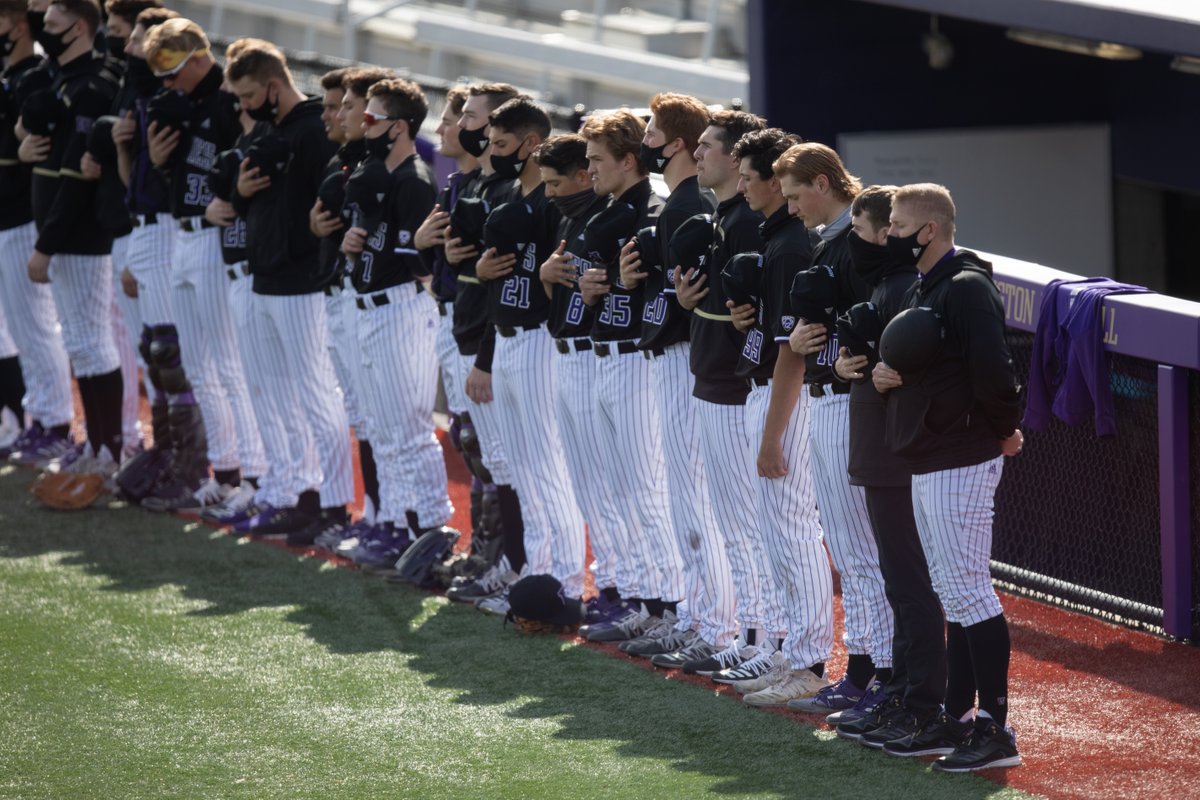 UWDailySports's tweet photo. 🖤💜The Diamond Dawgs are back in black💜🖤

@UW_Baseball debuts its new black jerseys today

What do yall think???

📸: @marksummer_ https://t.co/Cc705e8hBb