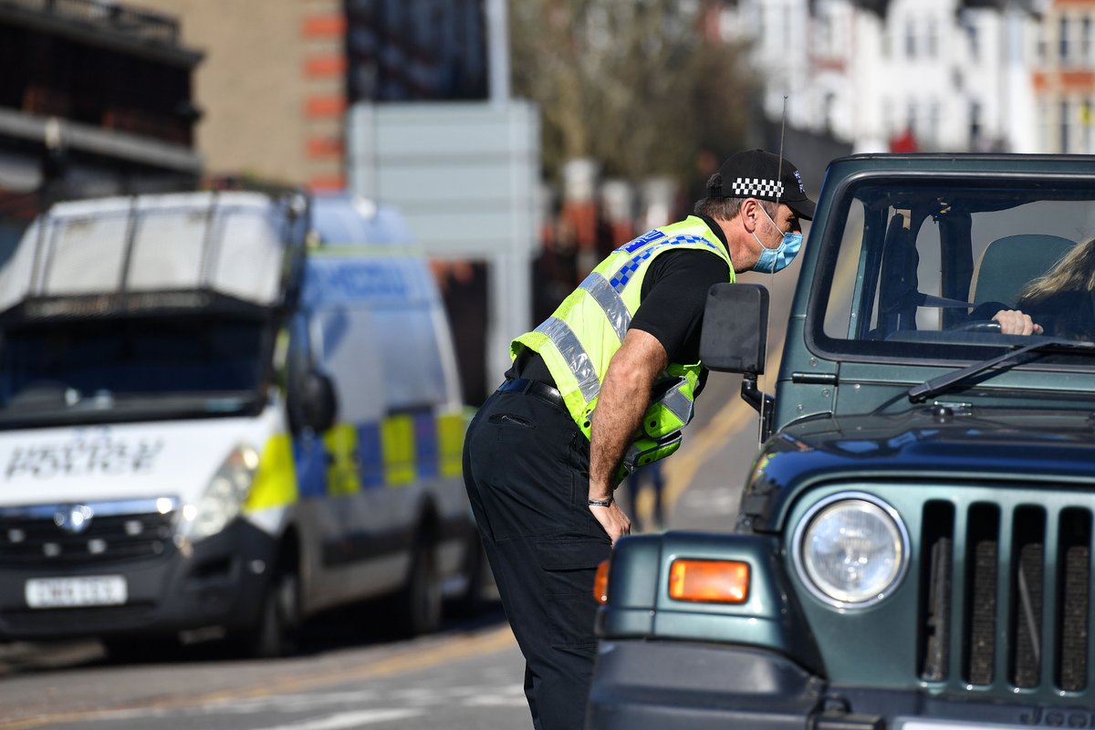 WalesOnline's tweet photo. South Wales Police fined 370 people for breaking coronavirus rules over the weekend. They had to deal with:

* 18 house parties
* Four people in a pub
* Four people who travelled to walk their dog
* Three women having their hair dyed in a car park

https://t.co/ynosPr2urM https://t.co/lUHk0cq052