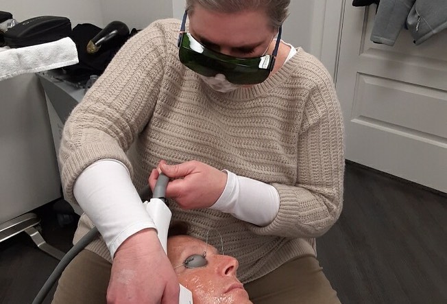 DrJosephBanis's tweet photo. Our clinical providers always keeping up on the latest laser technology!! #dreamteam #banis #laserknowhow https://t.co/t7J91SS5SH