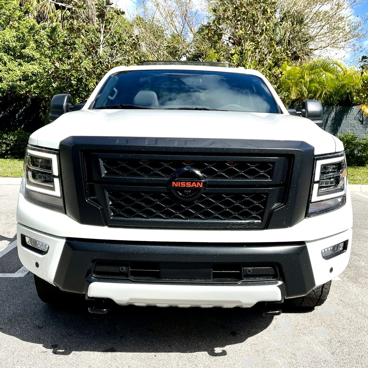 GreenacreNissan's tweet photo. The 2021 Nissan Titan exemplifies power and convenience 💪 #GreenacresNissan #NissanTitan #FreeTestDrive #WeMakeItEasy https://t.co/fsSuGwIHWN