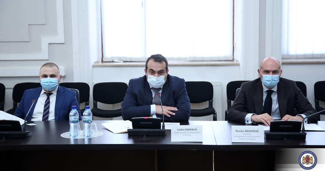 KChumbadze's tweet photo. #Georgia hosts GID Co-Chairs in prep.for 52nd Round:
🔴Implementation of #Ceasefire, return of IDPs, freedom of movement, deployment of int'l security mechanisms &withdrawal of RUS forces from🇬🇪 remain core in agenda.
🔵Everybody agrees - time to reinvigorate #GenevaDiscussions. https://t.co/06XlNVj0mN
