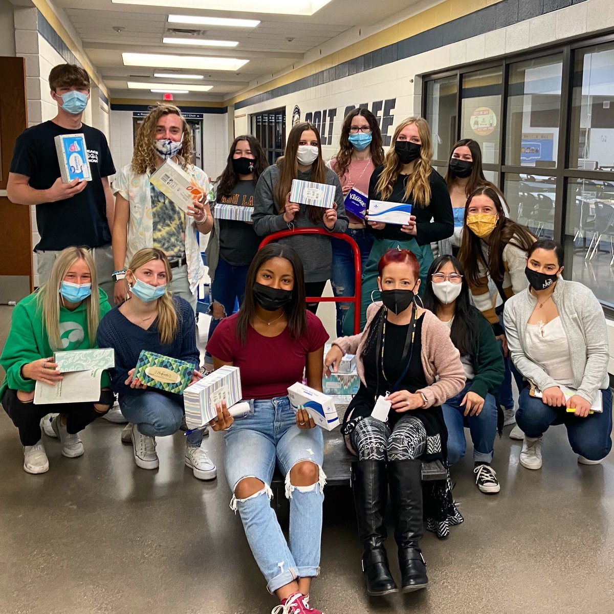 frenchcolts's tweet photo. Casteel French Honors Society collected 962 donations and delivered them to classrooms. @ChandlerUnified #cusdstory https://t.co/nbBTYM04fT