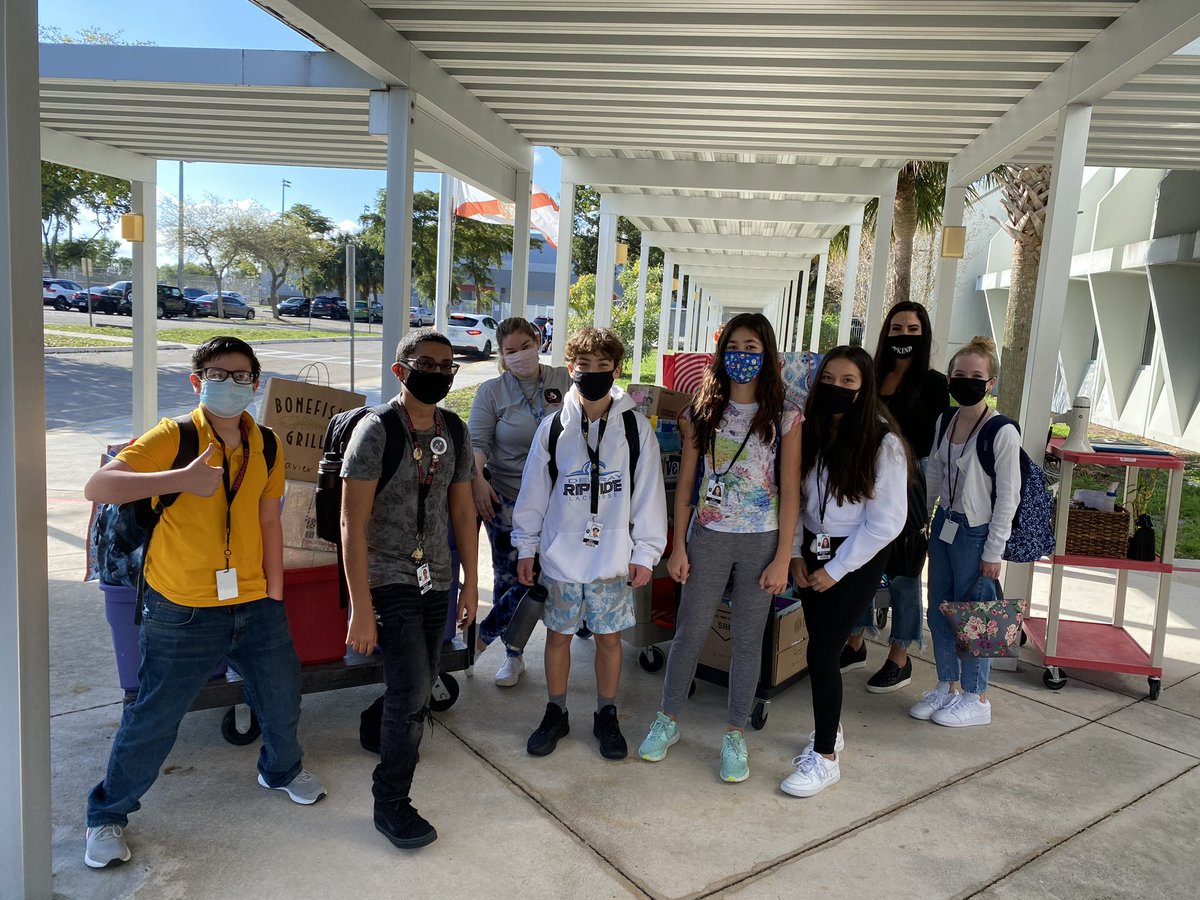 DragonsNjhs's tweet photo. On Friday, we donated a carload worth of tissues, lollipops, and character bandaids to @SofiasHopeNPO, a fantastic organization fighting childhood cancer. We are honored to help in the fight and bring comfort to brave kids battling cancer 💚💚 @RachelCapitano @DonEstridgeHTMS https://t.co/NOB3A1bjUj