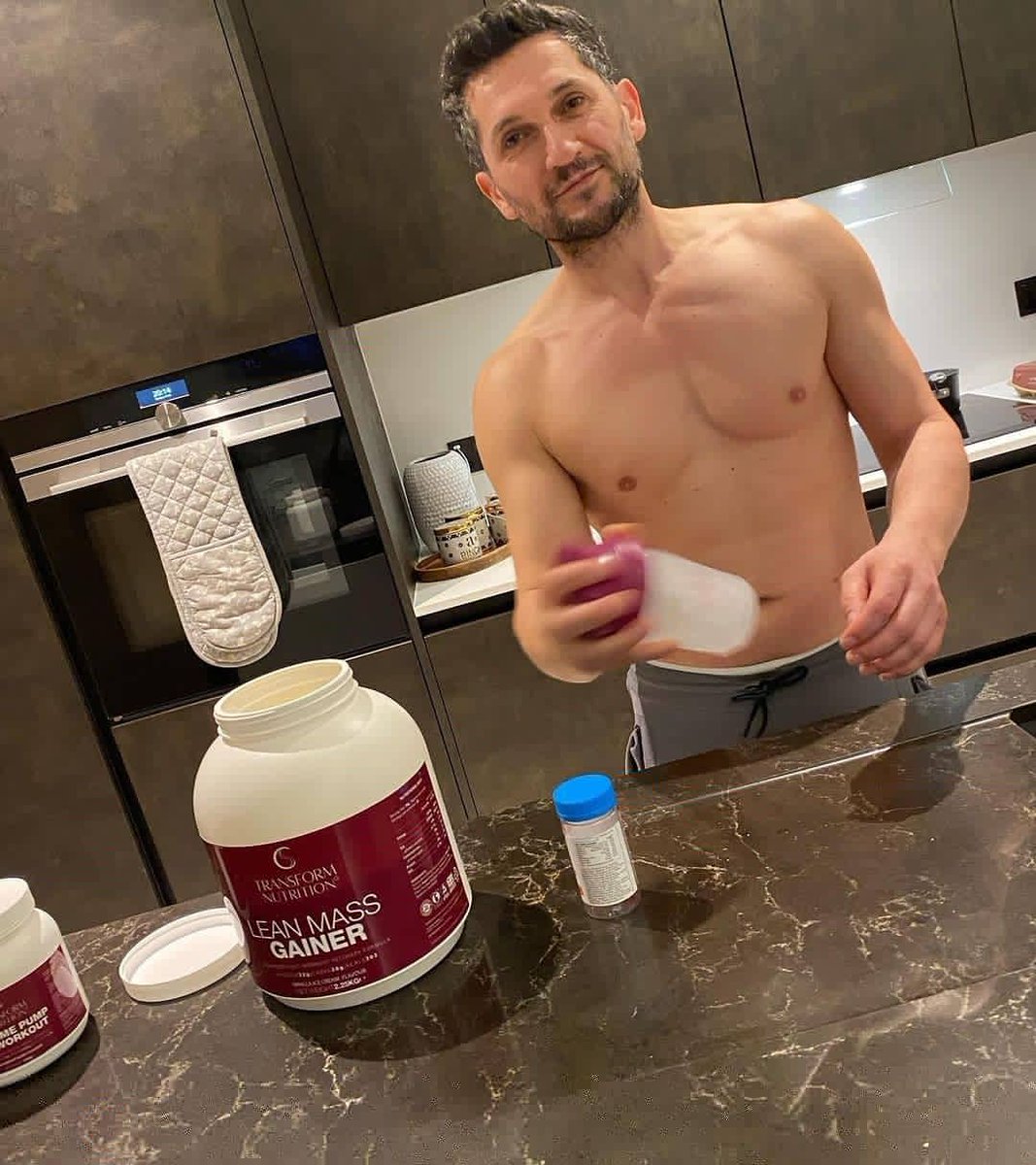 TransformBy's tweet image. #Repost @vladimirxhetani
• • • • • •
Upper body session done ✅ 
Shoulders, chest &amp;amp; Tricep 💪💪
Boosted my energy with the best pre-workout @TransformBy

Enjoying lean mass gainer protein shake @TransformBy 😋😋😃